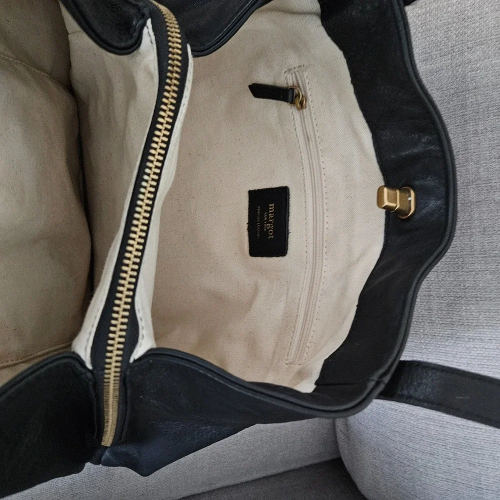 GORGEOUS Margot New York Women's Black Leather Shoulder Bag